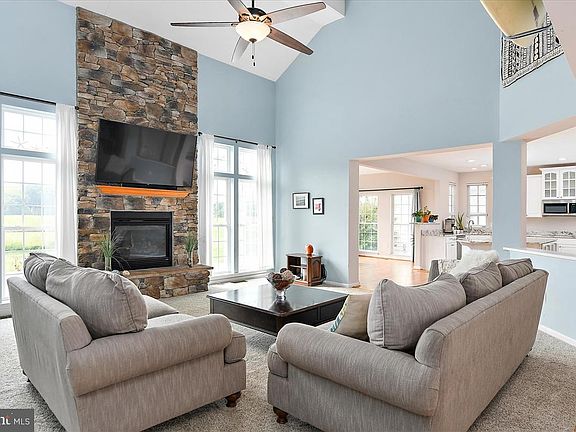 3rd image of 11731 Winding Creek Dr
