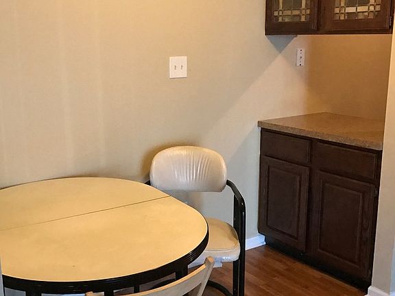 4th image of 825 Grove Dr APT 113