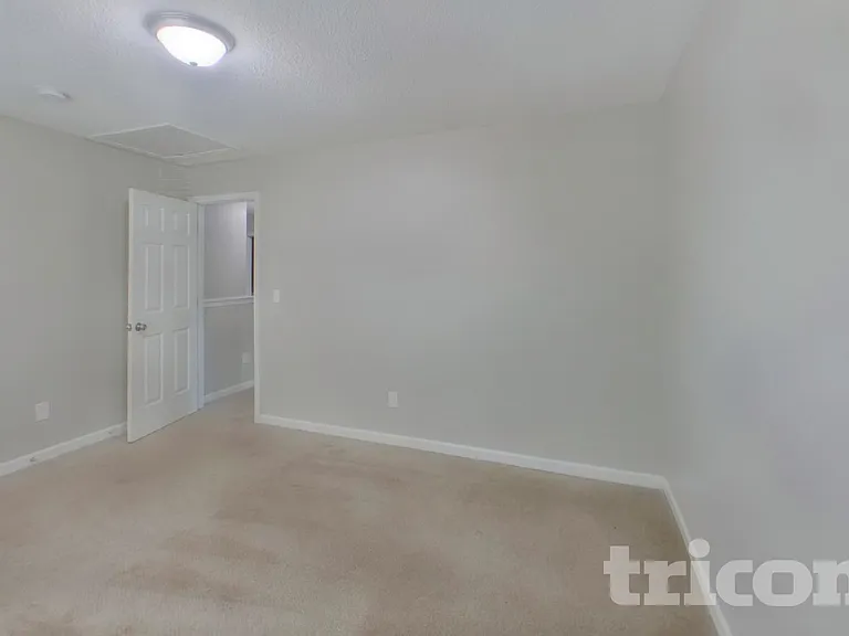 121 Eagle Pointe Dr — Photo 15