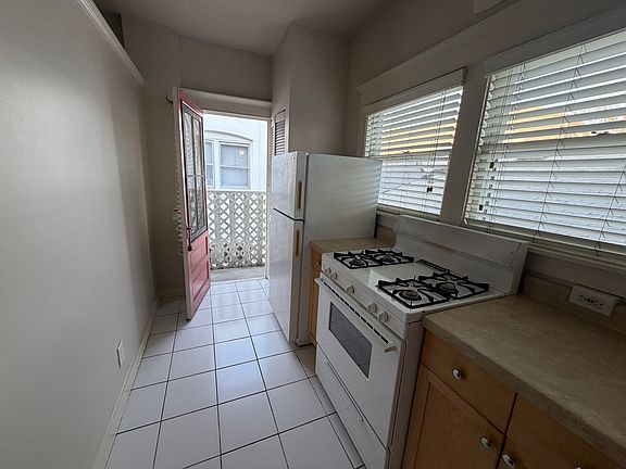 4th image of 625 E Broadway APT G