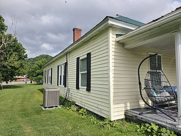 2nd image of 107 S Maple Ln