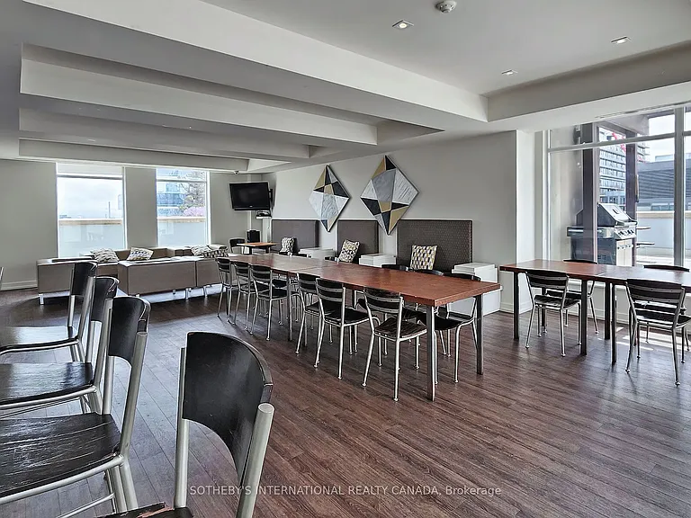 230 King St E #410 — Photo 23