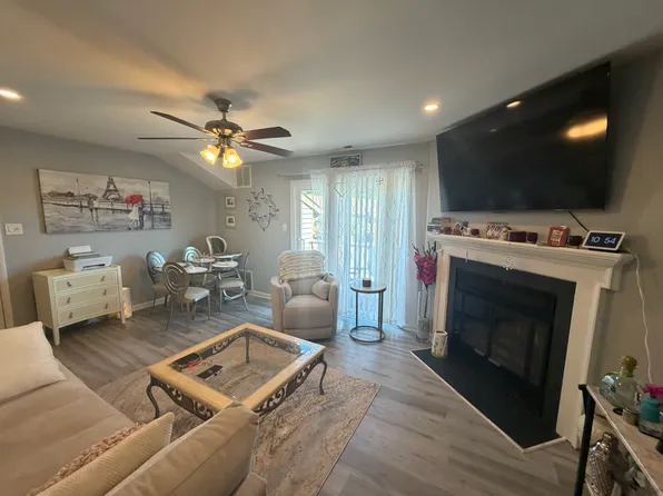 606 Woodhollow Dr, Marlton, NJ 08053