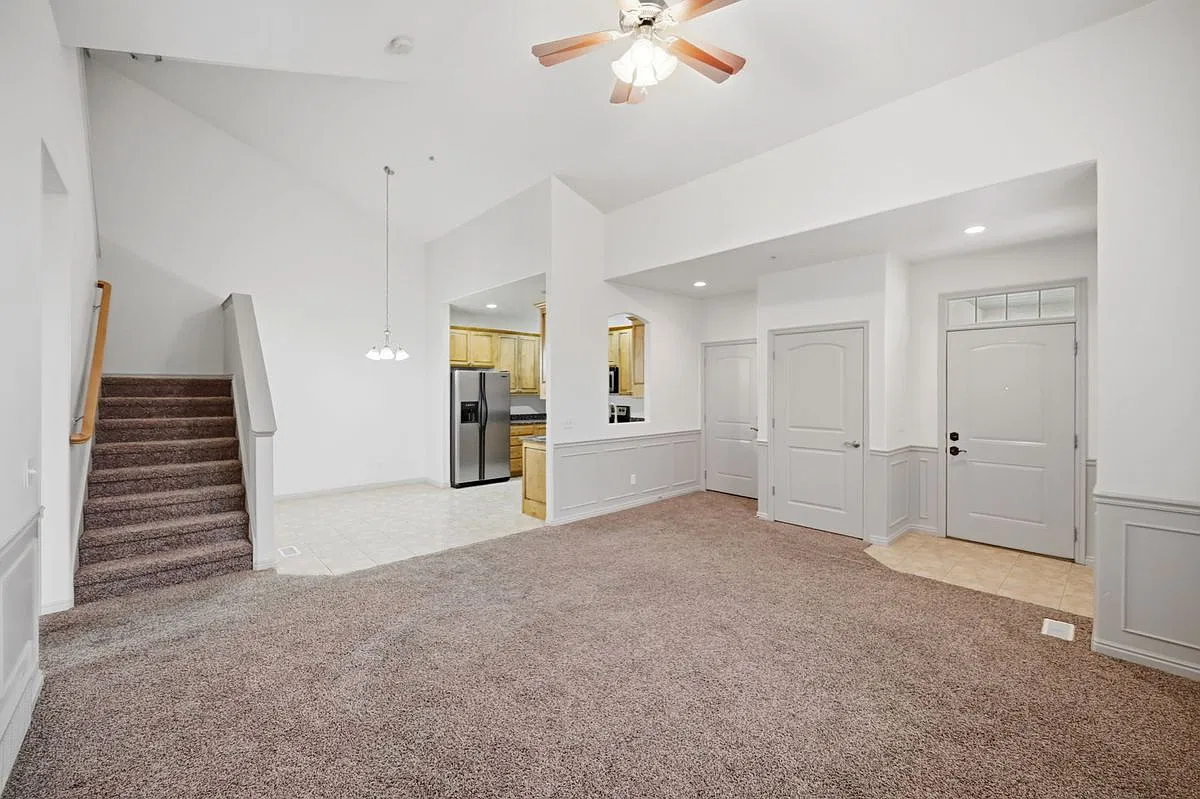 3 bed, 4.0 bath, 2450 sqft, $2,500 — Photo 3