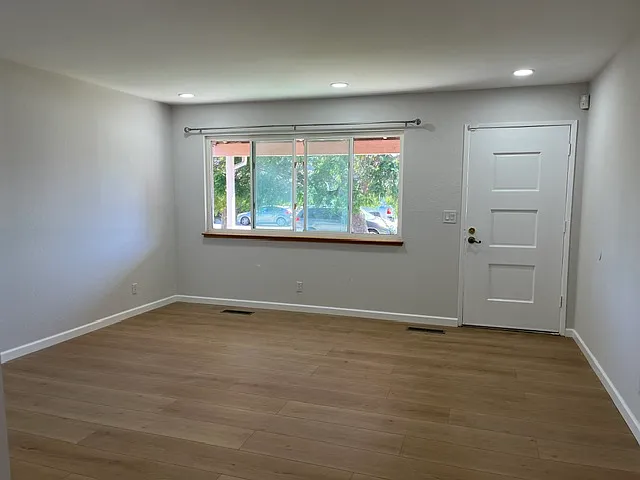 42854 Parkwood St — Photo 2