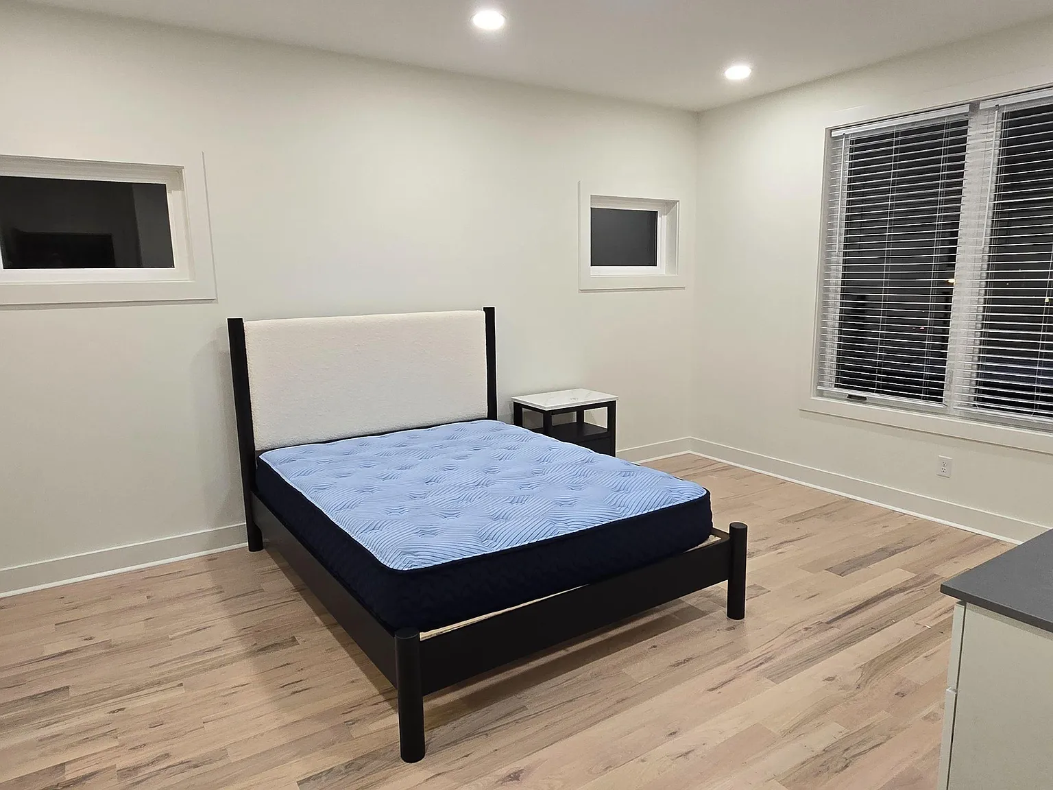 4 bed, 5.5 bath, 2350 sqft, $1,577 — Photo 3