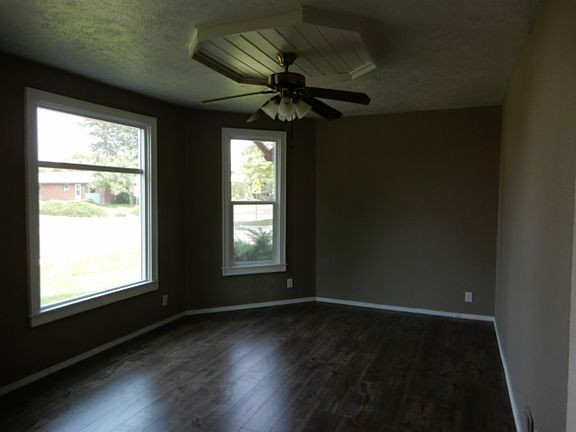 3rd image of 303 W Mansfield Ave