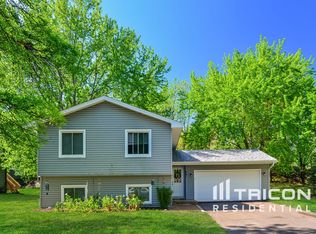 891 Nez Perce Ct, Chanhassen, MN 55317