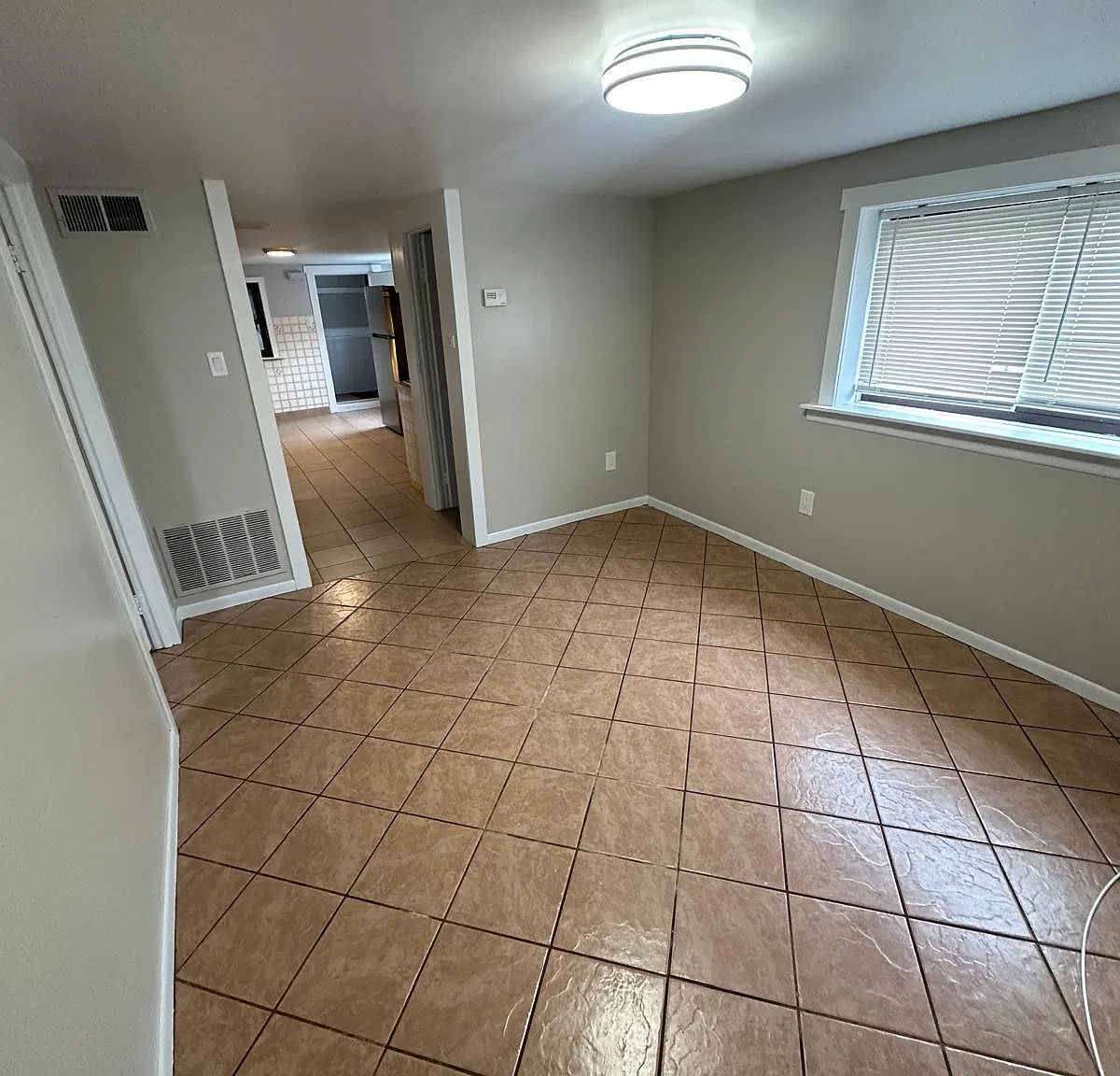 2 bed, 800 sqft, $1,860 — Photo 2