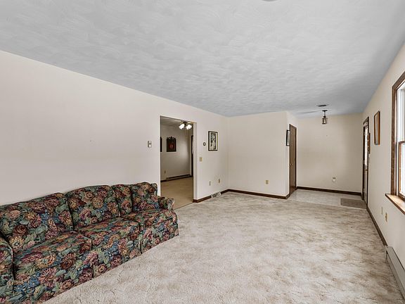 2nd image of 318 Park Avenue Ext