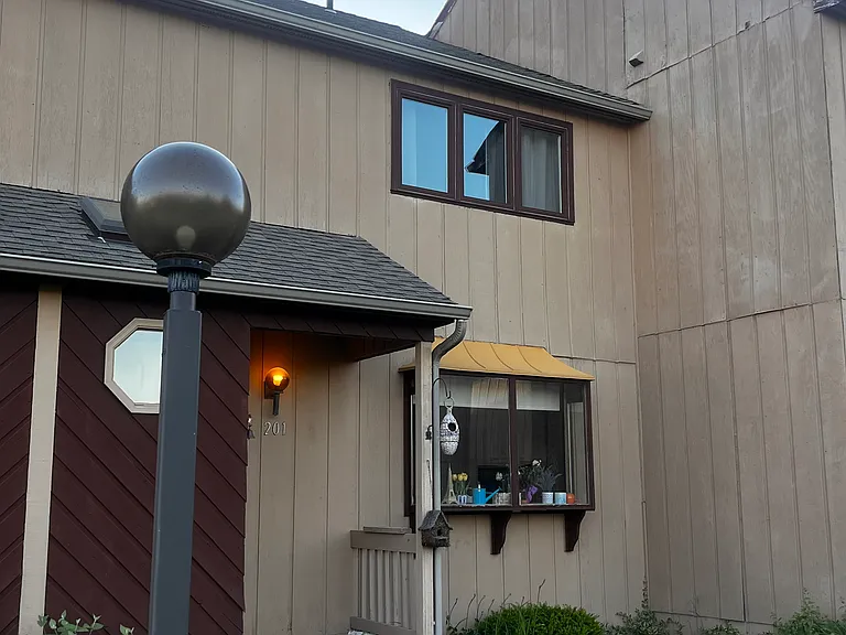 201 Skyview Dr — Photo 1