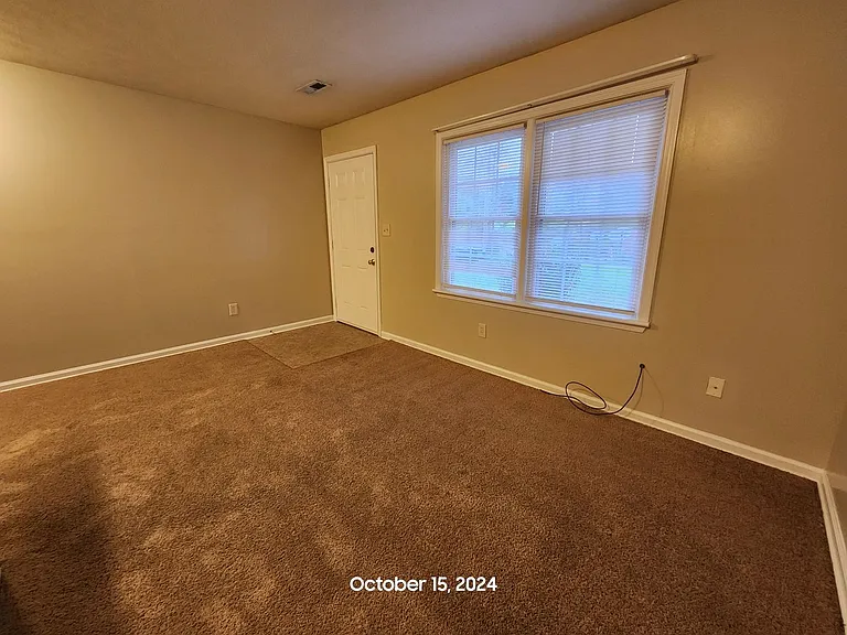 64 Patricia Dr — Photo 4