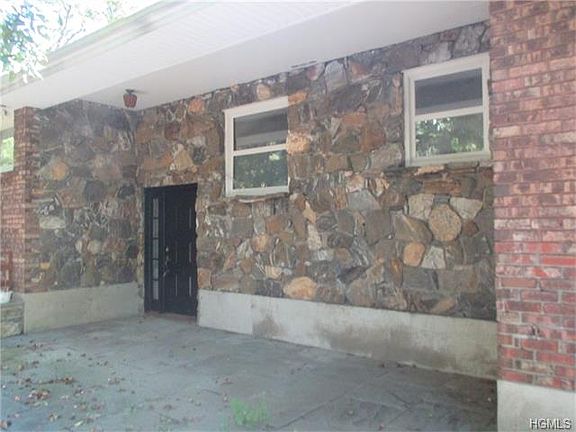 3rd image of 16 Turner Ln