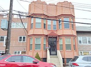 32-32 43rd St #1R, Astoria, NY 11103