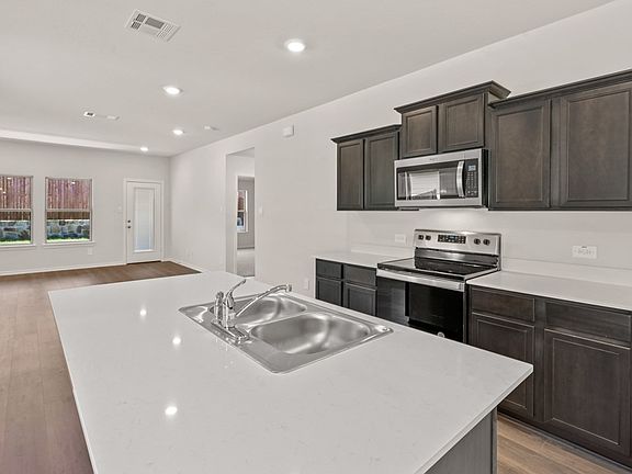 4th image of 1631 Blaire Dr