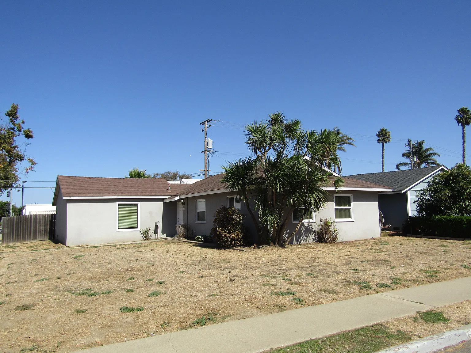 3 bed, 1056 sqft, $2,745 — Photo 2
