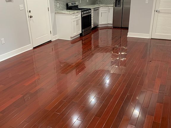 4th image of 302 Richmond St #18