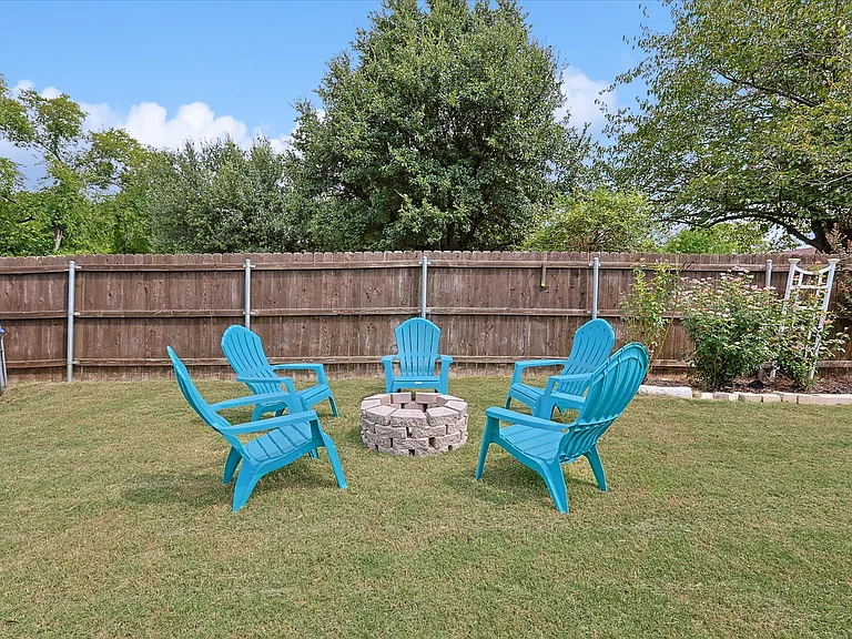 111 Creekview Dr W — Photo 36