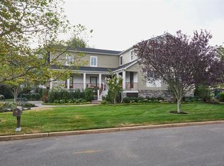 7 Gull Point Rd, Monmouth Beach, NJ 07750