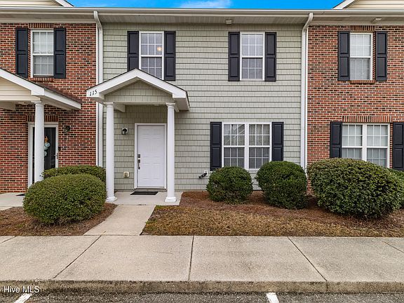 2nd image of 115 Lincoln Place Circle