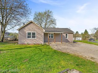 866 Glaspie Rd, Oxford, MI 48371