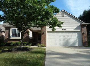 10270 Northvalley Ct, Hartland, MI 48353