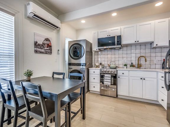 3rd image of 521 Texas St APT 2