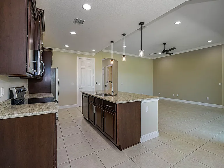 2529 Bella Vista Cir — Photo 4