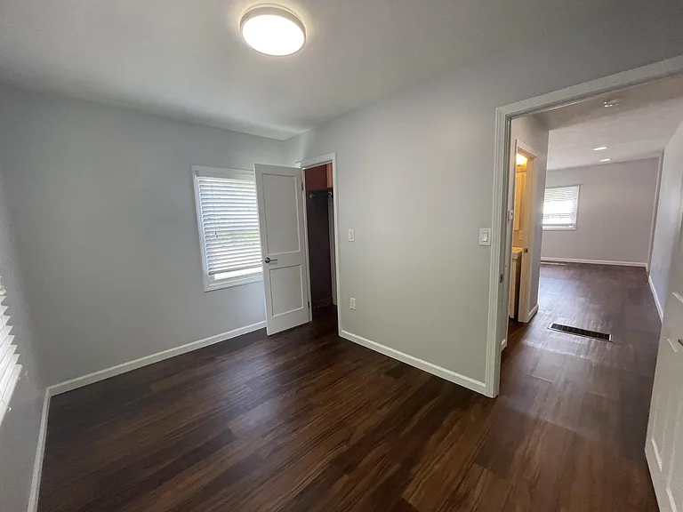 420 S Mitchell St — Photo 8