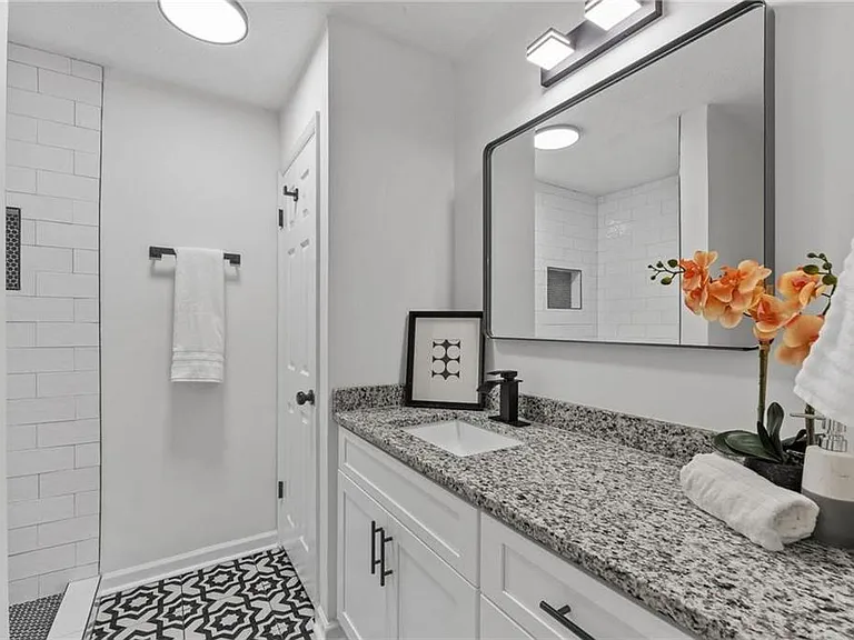 9404 Cypress Ln — Photo 13