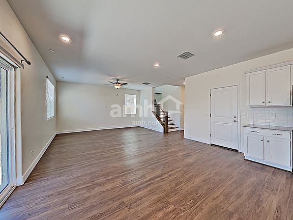 5th image of 5939 W Larkspur Dr