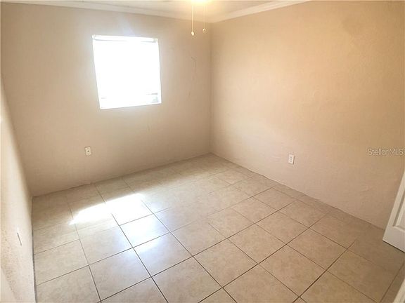 5th image of 1009 Vine Ave
