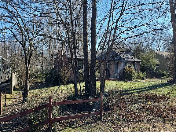 3rd image of 108 Chestnut Dr