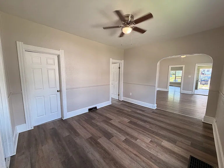 317 Eldred Ave — Photo 6