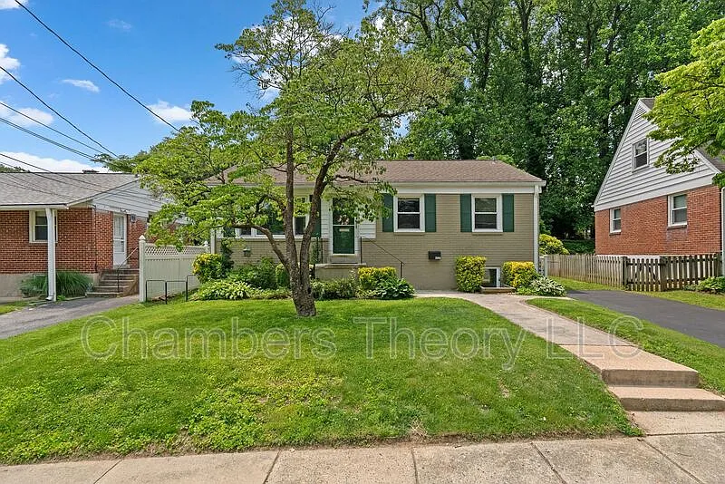 4 bed, 2.0 bath, 1760 sqft, $3,200 — Photo 2