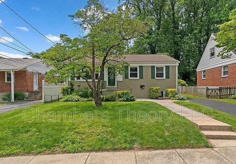 3904 Lantern Dr — Photo 2