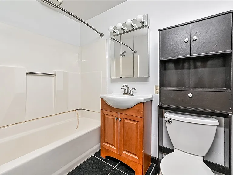 617 Avery St — Photo 28