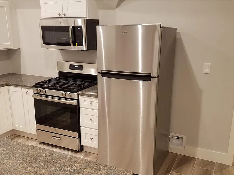 241 E Broadway #4 — Photo 7