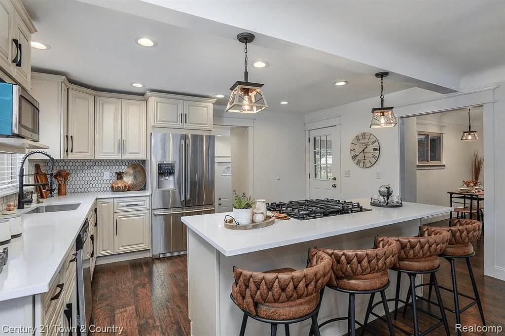 3 bed, 2015 sqft, $3,500 — Photo 2