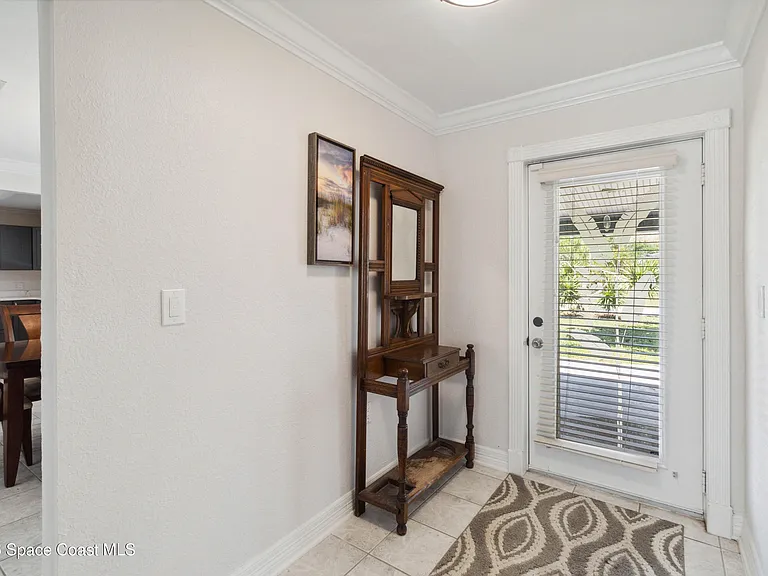 1201 S Shannon Ave — Photo 5