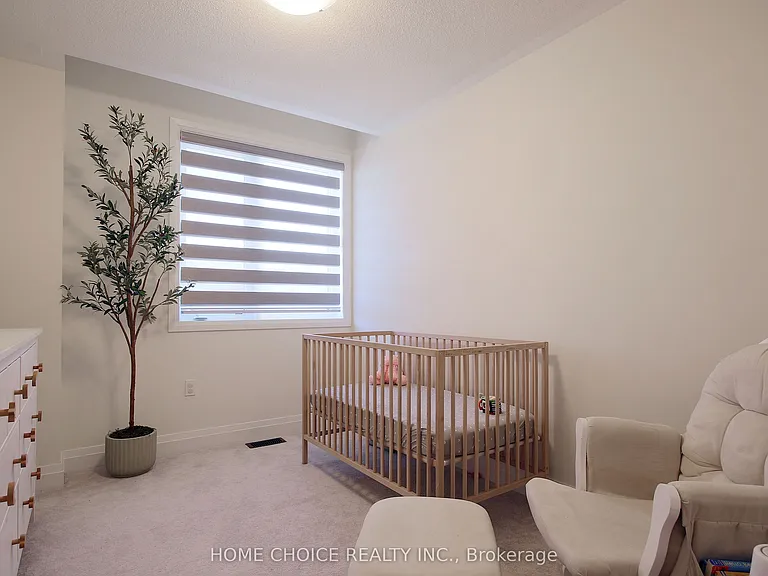32 Ferragine Cres — Photo 25