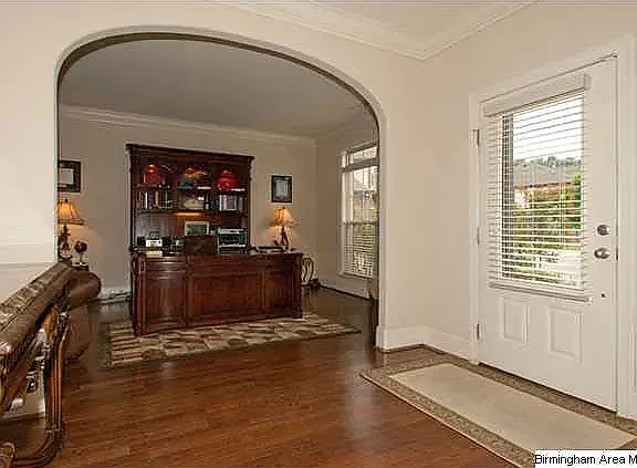 4 bed, 2.5 bath, 2750 sqft, $3,200 — Photo 3