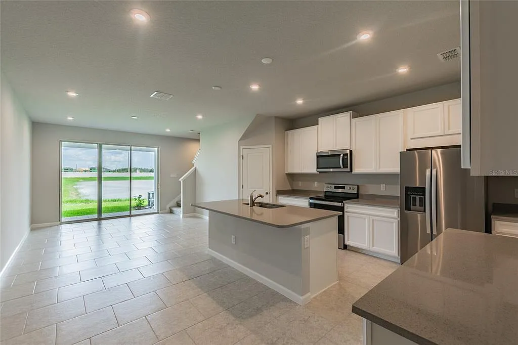 3 bed, 2.5 bath, 1667 sqft, $2,500 — Photo 3