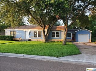 2205 E Sabine St, Victoria, TX 77901