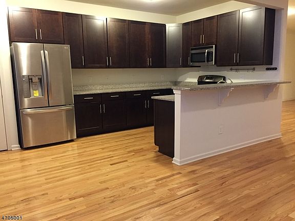 3rd image of 14 Tudor Dr