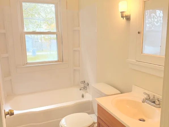 718 Stambaugh Ave, Sharon, PA 16146