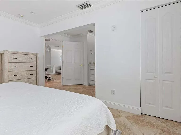 337 Balsam St — Photo 16