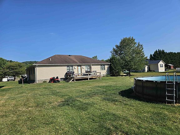 3rd image of 123 Coralburst Ln