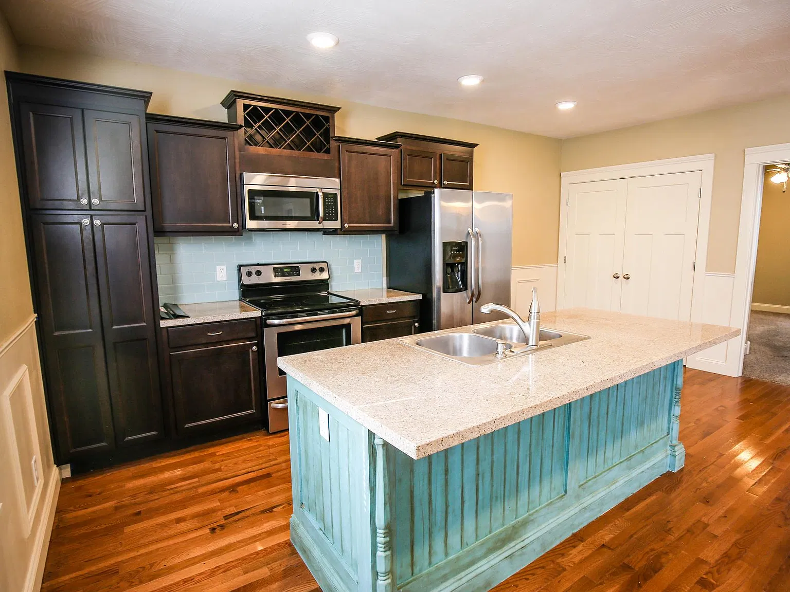 4 bed, 1800 sqft, $2,340 — Photo 2