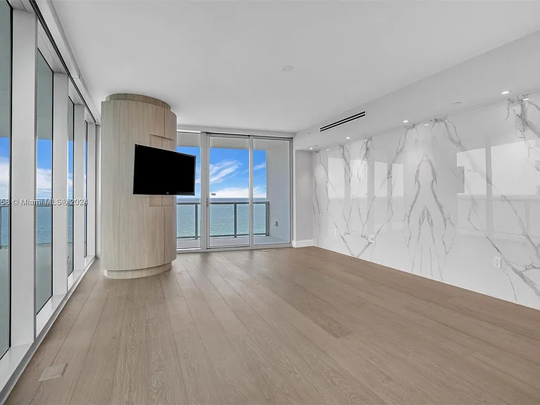 17001 Collins Ave #1408 — Photo 5
